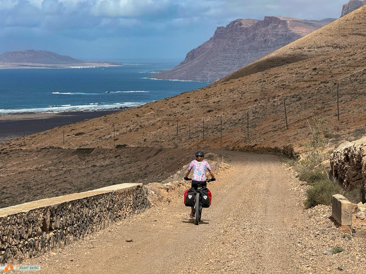 Gravel-MTB-tour-lanzarote-island-hopping